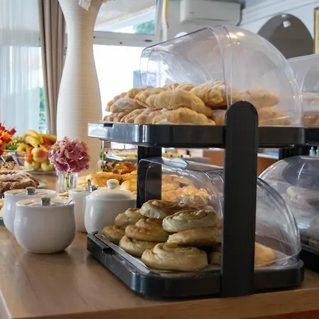 Beach Hotel Hotel 3*