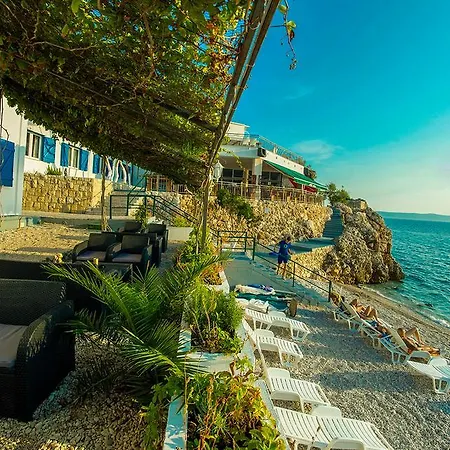 Beach Hotel Hotel 3*