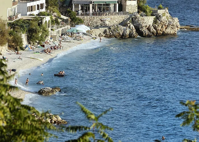 Beach Hotel Hotel 3*